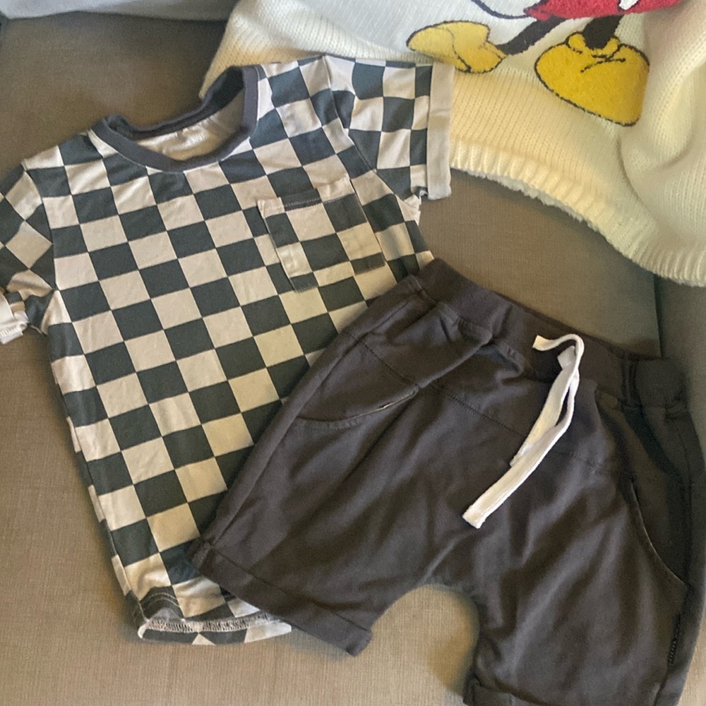 Little Bipsy 2pc short set.